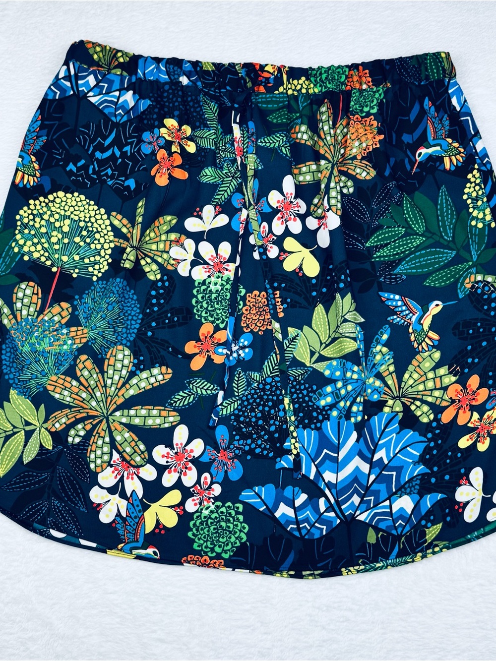 Ann Taylor Loft skirt. Colorful Floral Pattern. Side pockets. Drawstring. Size M